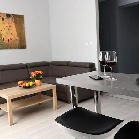 Apartment Parkowa 13 *